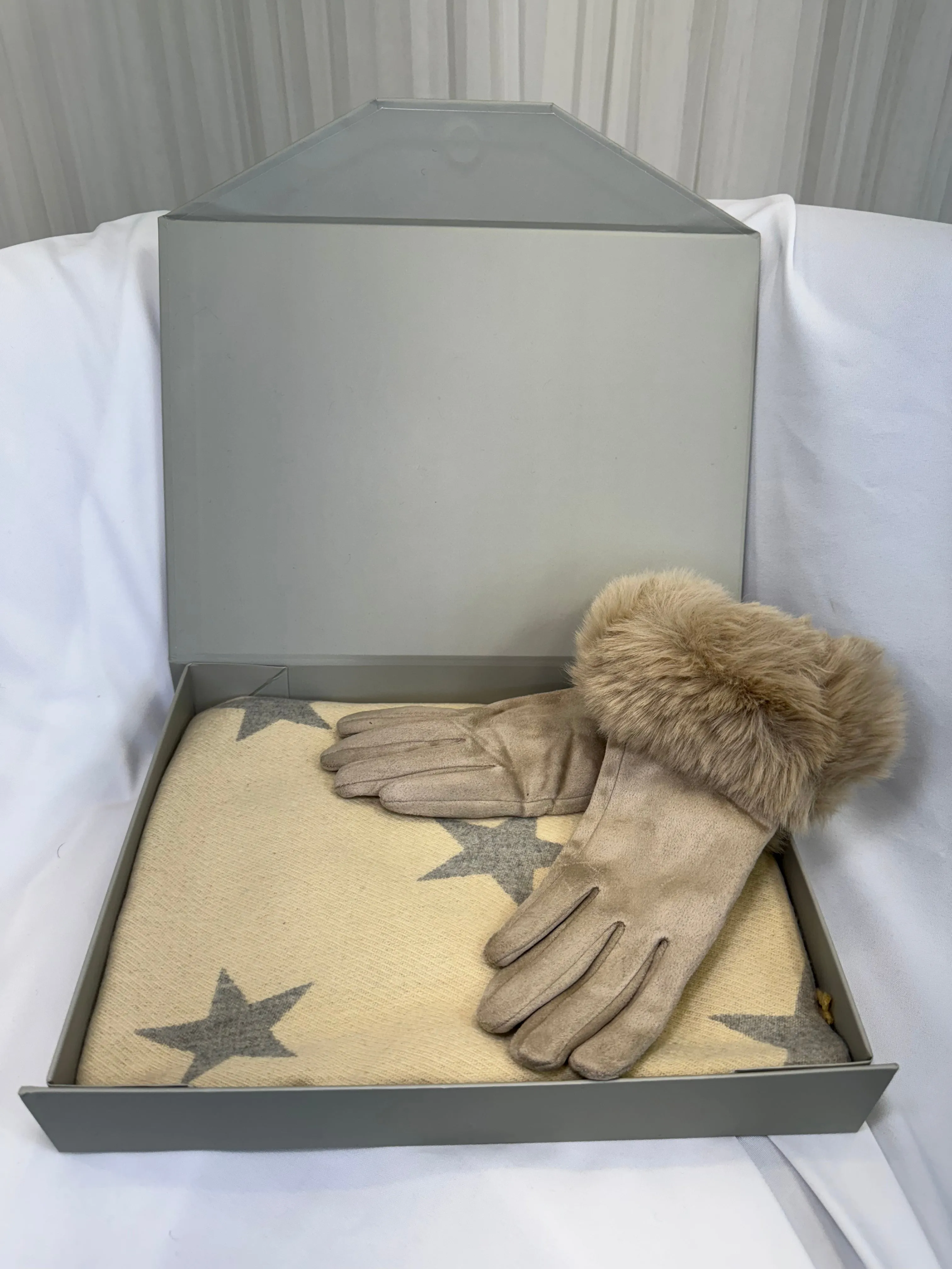 STARBOX SET IN BEIGE WITH GREY STARS